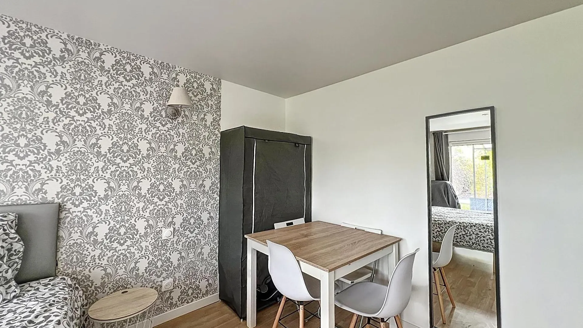 Appart'Hotel Le Clos Lassagne A Brignais - Lyon Sud 0*,  France