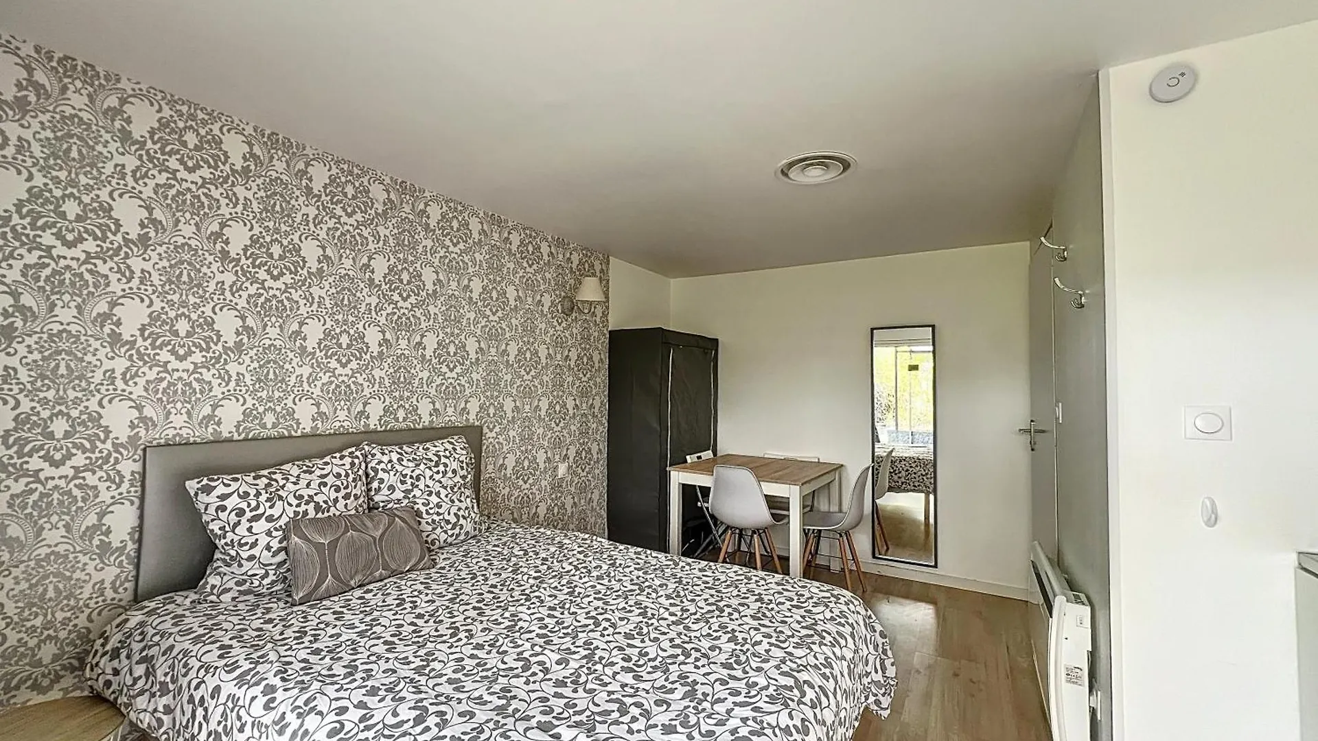 Appart'Hotel Le Clos Lassagne A Brignais - Lyon Sud 0*,